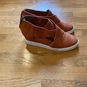 Women size 9 rust wedge shoes with trendy white soles